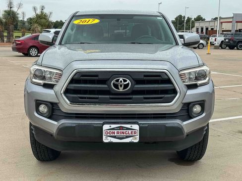 Used 2017 Toyota Tacoma SR5 AWD/4WD image 8
