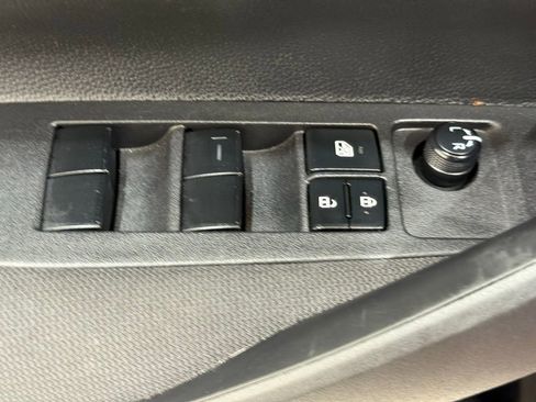 Used 2025 Toyota Corolla LE image 27