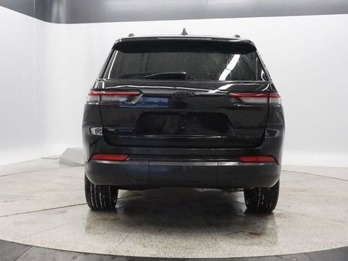 Used 2023 Jeep Grand Cherokee L Limited w/ Black Appearance Package image 4