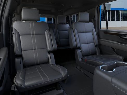 New 2025 Chevrolet Suburban High Country AWD/4WD image 17