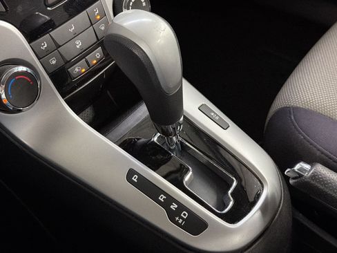 Used 2014 Chevrolet Cruze LS FWD image 16