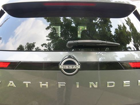 Used 2024 Nissan Pathfinder SV w/ Cargo Package image 9