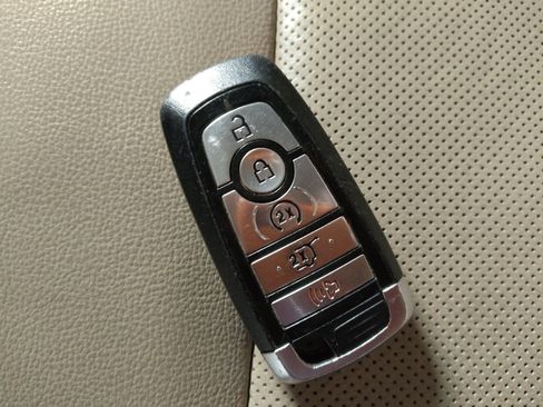 Used 2022 Ford Explorer Limited w/ Equipment Group 301A image 32