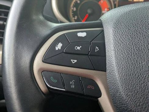 Used 2016 Jeep Cherokee Latitude image 11