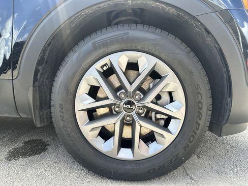 Certified 2024 Kia Telluride LX FWD image 18