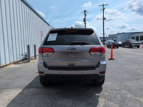 Used 2017 Jeep Grand Cherokee Laredo w/ Quick Order Package 23E AWD/4WD image 7