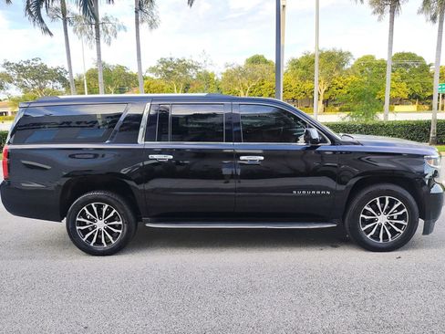 Used 2018 Chevrolet Suburban LT image 5