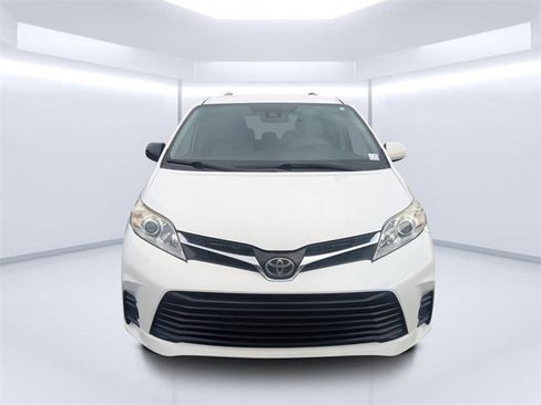 Used 2019 Toyota Sienna LE image 9
