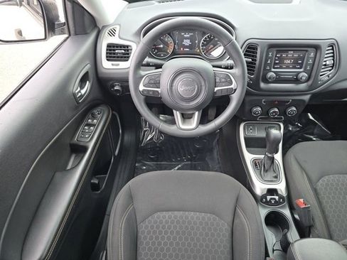 Used 2018 Jeep Compass Sport image 4