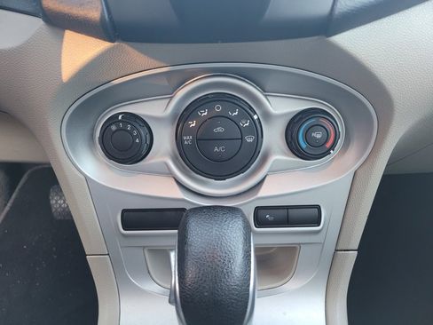 Used 2016 Ford Fiesta SE image 18