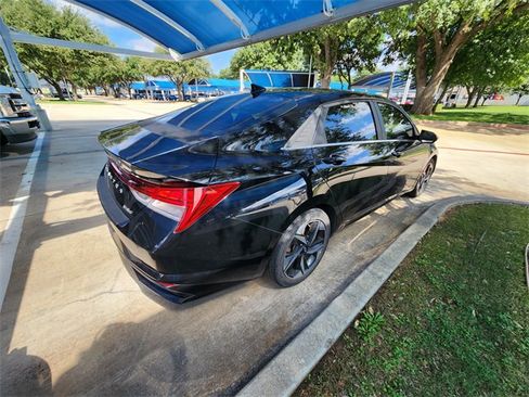 Used 2022 Hyundai Elantra Limited FWD image 6