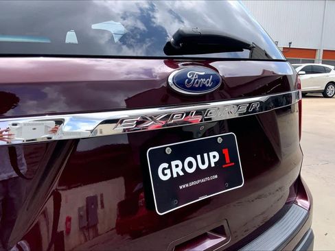 Used 2019 Ford Explorer XLT w/ Equipment Group 201A FWD image 30