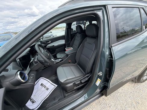 New 2026 Chevrolet Trax LT image 17