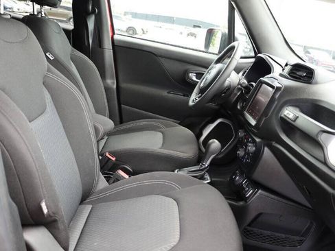Used 2021 Jeep Renegade Latitude w/ Luxury Group II AWD/4WD image 15