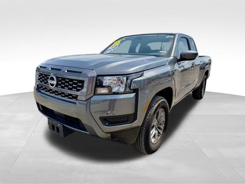 Certified 2025 Nissan Frontier SV RWD image 4