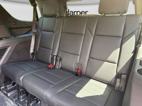 Used 2022 Cadillac Escalade Luxury AWD/4WD image 16