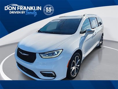 Used 2024 Chrysler Pacifica Pinnacle w/ Trailer Tow Group