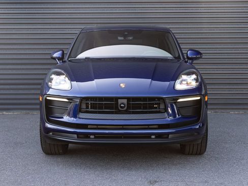 Certified 2026 Porsche Macan AWD/4WD image 7