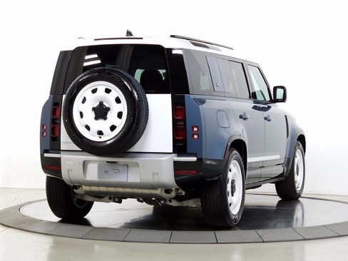 Used 2024 Land Rover Defender 110 S image 7