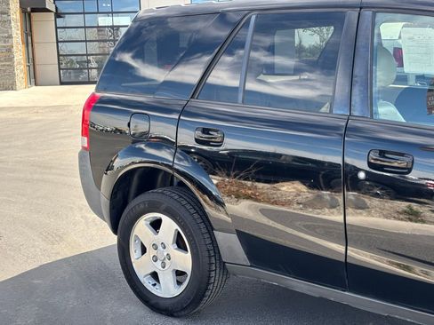 Used 2004 Saturn Vue AWD V6 image 4