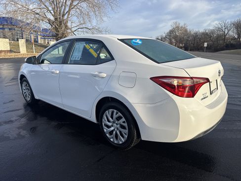 Used 2019 Toyota Corolla LE image 3
