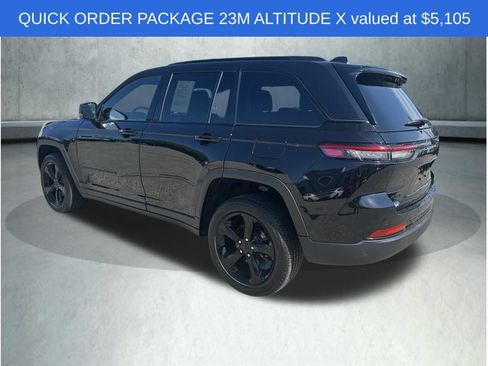 Used 2024 Jeep Grand Cherokee Altitude AWD/4WD image 4