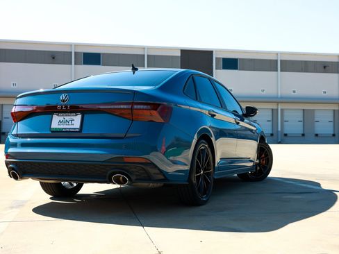 Used 2025 Volkswagen Jetta GLI Autobahn image 36