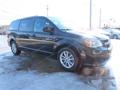 Used 2016 Dodge Grand Caravan SXT image 1