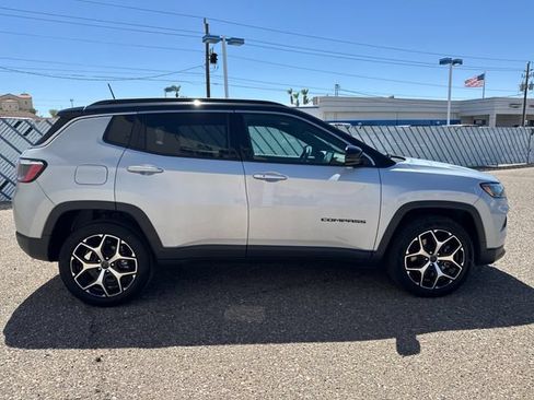 Used 2025 Jeep Compass Limited AWD/4WD image 6