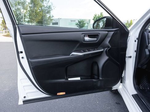 Used 2016 Toyota Camry SE FWD image 13
