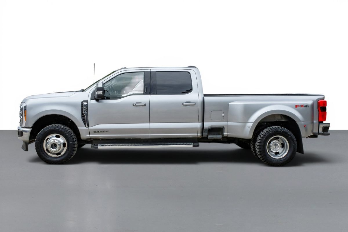 Used 2023 Ford F350 Lariat w/ FX4 Off-Road Package AWD/4WD image 9
