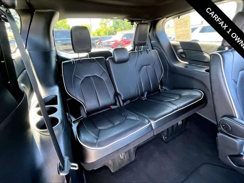 Used 2025 Chrysler Pacifica Limited FWD image 25