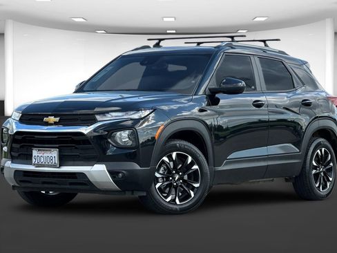 Used 2023 Chevrolet TrailBlazer LT w/ Convenience Package AWD/4WD image 2