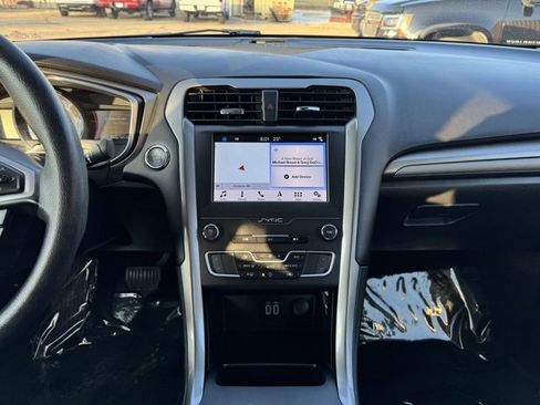 Certified 2019 Ford Fusion SE image 2