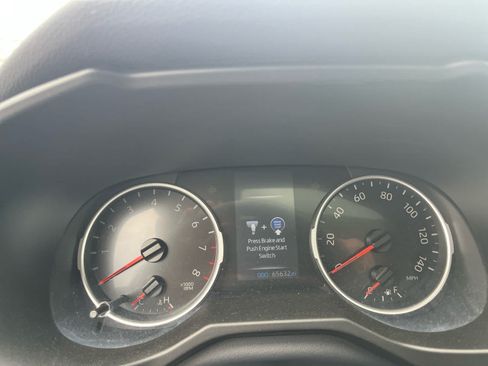 Used 2019 Toyota RAV4 XLE w/ Convenience Package AWD/4WD image 9