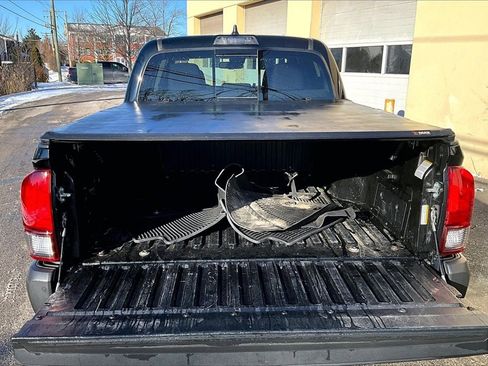 Used 2022 Toyota Tacoma SR5 image 32