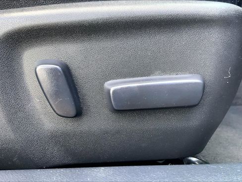 Used 2015 Toyota Camry XLE w/ Moonroof Package image 33