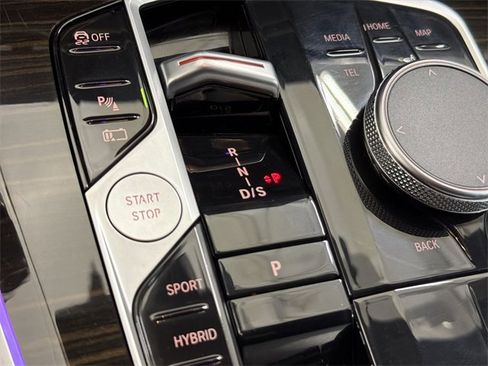 Used 2024 BMW X5 xDrive50e image 32