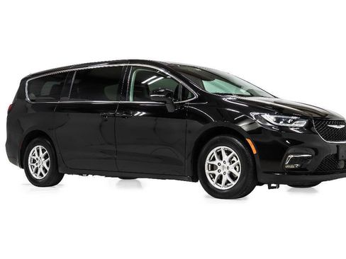 Used 2024 Chrysler Pacifica Touring-L FWD image 1