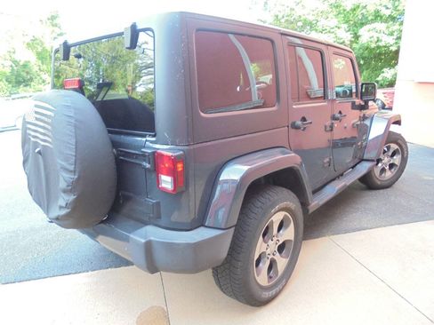 Used 2017 Jeep Wrangler Unlimited Sahara w/ Connectivity Group AWD/4WD image 25