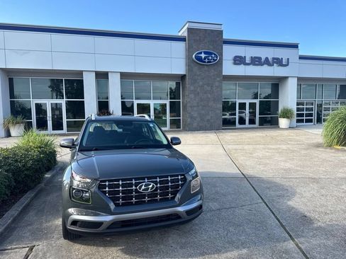 Used 2023 Hyundai Venue SEL FWD image 2