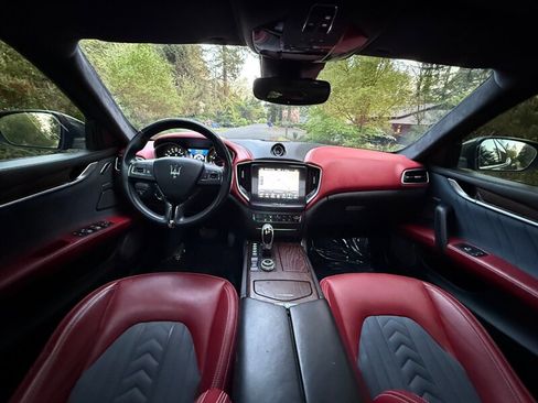 Used 2017 Maserati Ghibli S image 15
