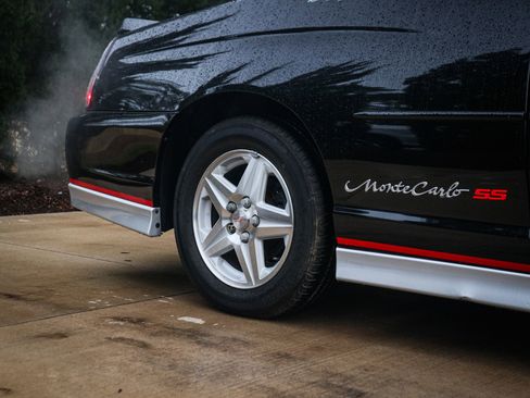 Used 2002 Chevrolet Monte Carlo SS w/ Pace Car Replica Pkg image 13