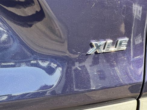 Used 2019 Toyota RAV4 XLE Premium image 32