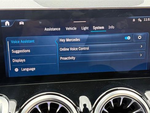 Used 2025 Mercedes-Benz GLB 250 image 31