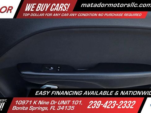 Used 2019 Dodge Challenger SXT w/ Blacktop Package RWD image 13