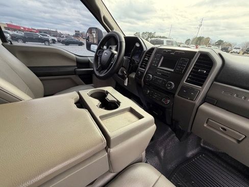 Used 2017 Ford F250 XL w/ Power Equipment Group image 9