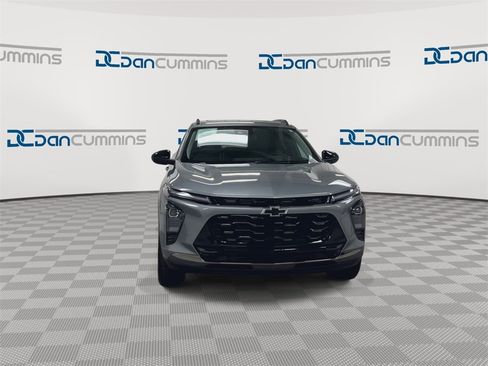 Used 2024 Chevrolet Trax ACTIV w/ Sunroof Package image 3