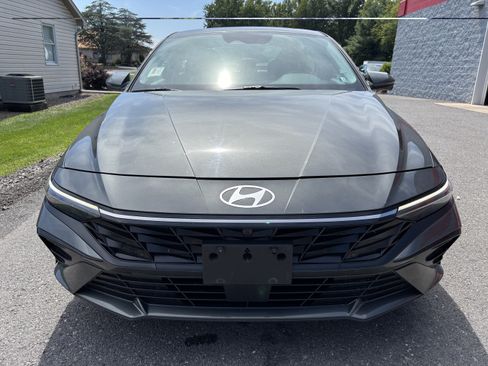 Used 2024 Hyundai Elantra Limited FWD image 9