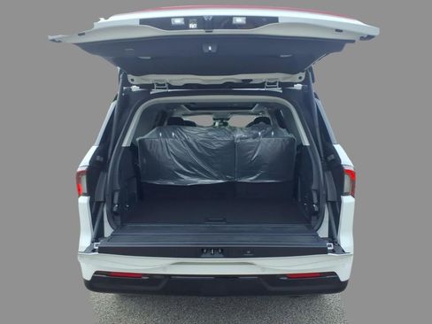 New 2026 Lincoln Navigator Reserve AWD/4WD image 8